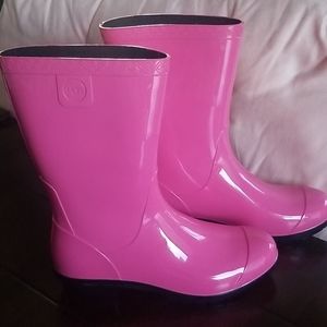 Never worn Girls ugg rainboots